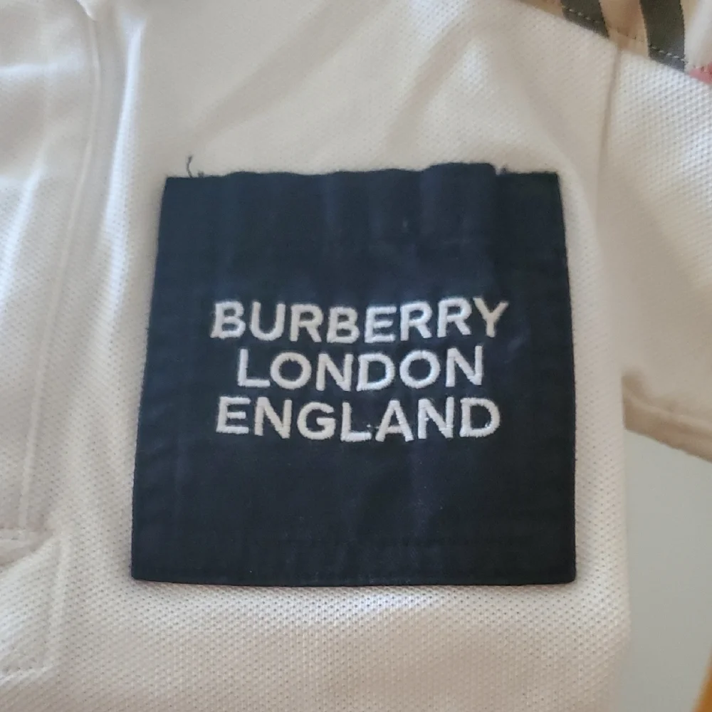 Burberry (Set) Flash $109 Discounted Shipping - Picture 2 of 10